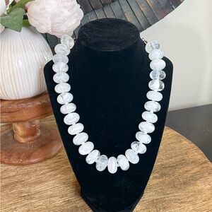 Elegant White Bead Necklace - never worn brand new Perfect for Spring